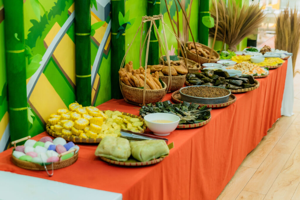 Buffet bánh truyền thống tại Ái Nhi